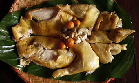 Luộc gà nước lã vừa tanh vừa đỏ, thêm 1 bước gà chín đều, ngọt đậm ngay