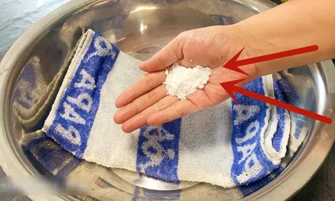 Mẹo làm sạch khăn tắm, khăn mặt bị nhớt, có mùi hôi: Ngâm trong loại nước này là mềm mại, sạch như mới