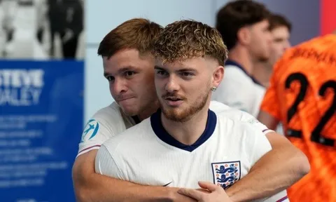 Liverpool ra giá 40 triệu bảng để bán đứt Harvey Elliott