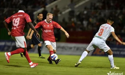 Owen lập cú đúp, huyền thoại MU thắng Việt Nam All Stars 4-2