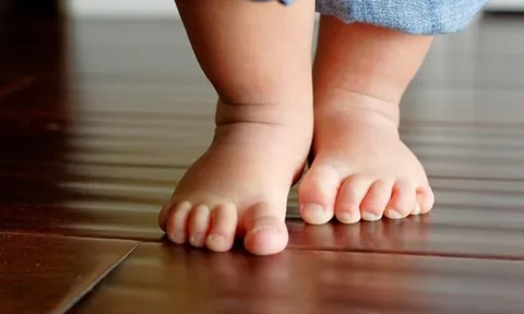Trẻ biết đi trước biết bò đừng vội mừng: Cha mẹ phải biết điều này