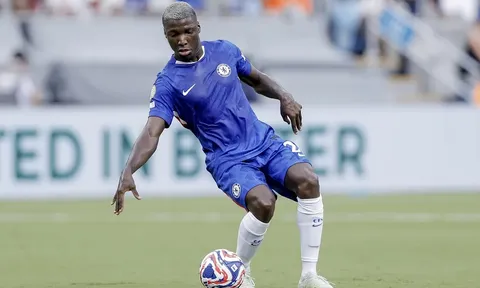 Moises Caicedo: Nhạc trưởng Chelsea trong chiến thắng tưng bừng trước Benfica