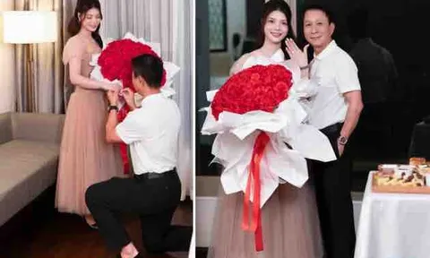 HLV Văn Sỹ Sơn cầu hôn bạn gái: "Em là người cuối cùng anh quỳ gối trước mặt"