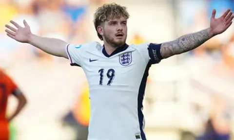 Harvey Elliott bị điều tra sau cử chỉ khiêu khích đối thủ ở trận chung kết U21