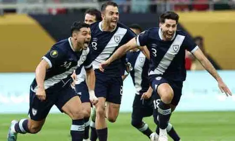 Địa chấn Gold Cup: Guatemala tiễn Canada về nước sau loạt "đấu súng" nghẹt thở