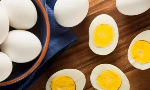 Các bác sĩ cảnh báo: Cách ăn trứng luộc này gây tắc nghẽn mạch máu, nhiều người vẫn vô tư làm mỗi ngày