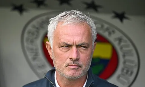 Giải bài toán hàng công, MU lẽ ra nên đi trước Mourinho một bước