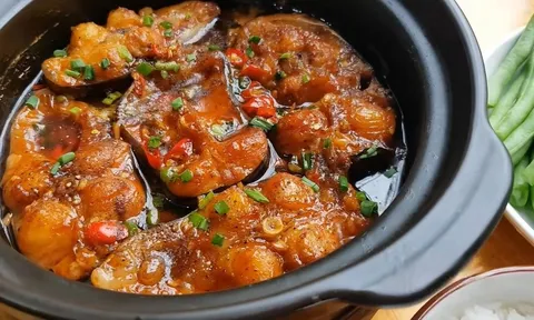 Kho cá chỉ bỏ mắm và tương thôi chưa đúng: Thả thêm loại nước này vào, cá chắc thịt hết sạch mùi tanh