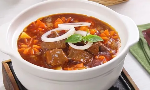 Nấu bò sốt vang thả thứ này vào món ăn đậm đà, nhanh nhừ rút ngắn thời gian đun nấu