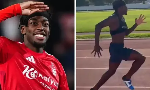 Elanga khoe tài chạy 100m khiến CĐV Newcastle trầm trồ