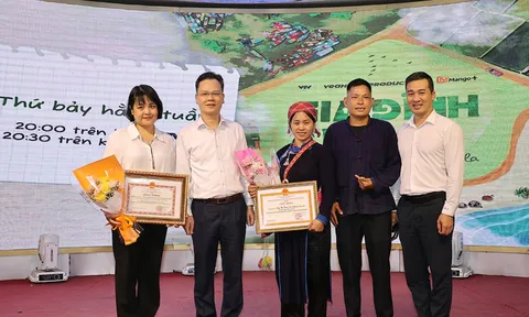 Tập đoàn YeaH1 và chương trình “Gia Đình Haha” nhận Bằng khen từ tỉnh Lào Cai vì những đóng góp phát triển du lịch