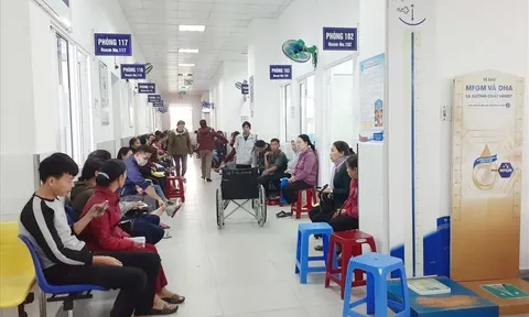 Miễn viện phí toàn dân: Người dân cứ vào viện đi khám là được 'miễn phí hoàn toàn'?