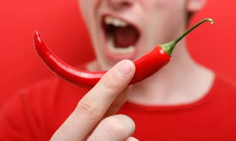 Ăn phải thực phẩm quá cay, cứu ngay khoang miệng "nóng bỏng" bằng cách này