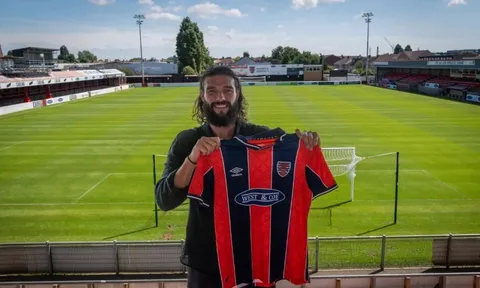 Andy Carroll trở về Anh, thi đấu tại giải hạng 6