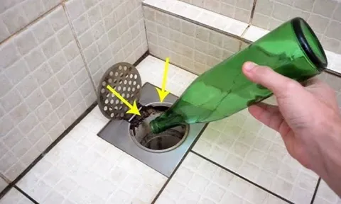 Đổ bia thừa xuống cống: Mẹo đơn giản giúp giải quyết vấn đề nan giải trong mọi gia đình