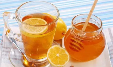 Nước chanh mật ong mang lại nhiều lợi ích cho cho thể nhưng có 6 nhóm người không nên uống