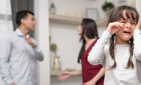 Tôi hận bởi bố mẹ nói "không ly hôn là vì các con", ước gì họ đã không làm vậy