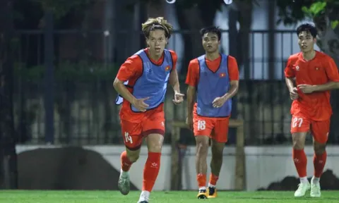 U23 Việt Nam “ngán ngẩm” đặc sản kẹt xe Jakarta, quyết giữ lửa trước giờ G