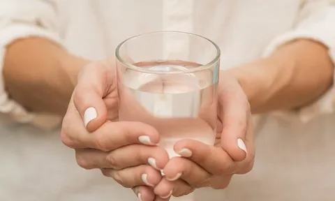 Không phải ngồi lâu, đây mới là 4 thói quen âm thầm phá hủy mạch máu mỗi ngày