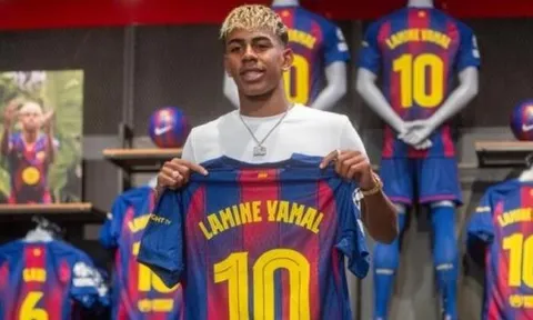 CHÍNH THỨC! Lamine Yamal nhận áo số 10, ký hợp đồng dài hạn với Barcelona