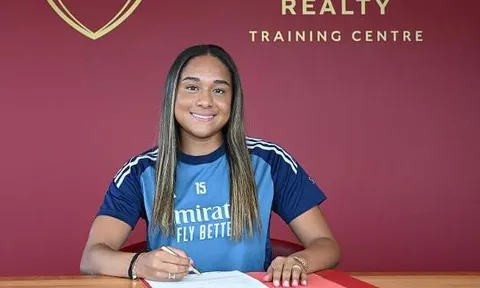 CHÍNH THỨC: Arsenal chiêu mộ Olivia Smith với mức phí kỷ lục thế giới