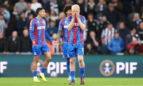 Cay đắng Crystal Palace, lỡ hẹn Europa League vì không kiểm tra email