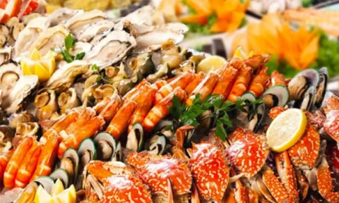 Hải sản ngon miệng nhưng cực độc: Bác sĩ cảnh báo 4 sai lầm dễ khiến bạn nhập viện