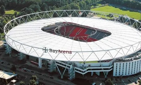 Sân vận động Bay Arena: Câu chuyện tiên phong từ khán đài có sưởi ấm đến khách sạn 4 sao