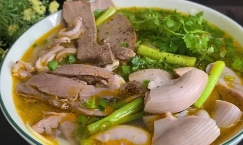 Ăn sáng món phở lòng 2 người tử vong, nhiều người phải cấp cứu