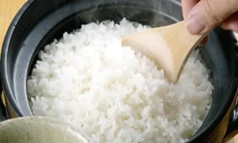 Nấu cơm bằng nước lạnh hay nước nóng tốt hơn? 90% người Việt đang làm sai cách