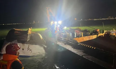 Cập nhật thương vong vụ lật tàu Vịnh Hạ Long tới 20h hôm nay: 7 người tử vong, 1 trẻ nhỏ được cứu sống