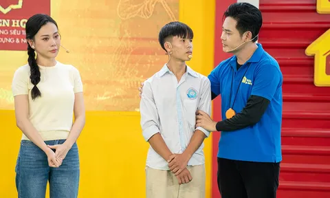 Cậu bé 17 tuổi mất mẹ, một mình chăm sóc bà ngoại 90 tuổi khiến nhiều người xót xa