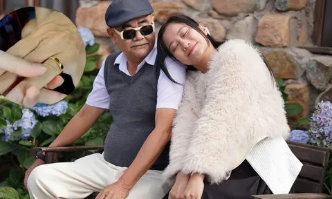 NSND Việt Anh được bạn gái kém 36 tuổi cầu hôn trong dịp sinh nhật