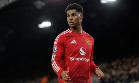 Rio Ferdinand: 'Rashford chơi ở đâu trong đội hình Barca?'