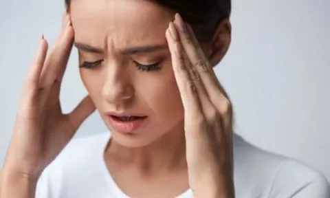 Mùa hè nóng nực, nếu đổ mồ hôi kèm theo 4 dấu hiệu bất thường, bạn nên cảnh giác