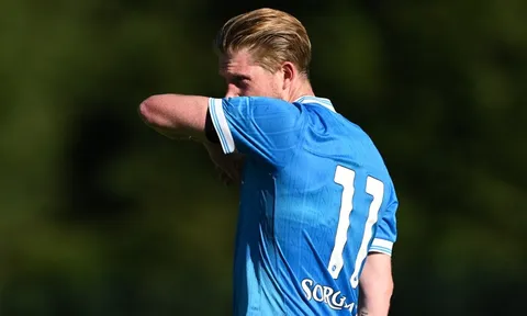 Kevin De Bruyne thua trận ra mắt Napoli trước đội hạng ba