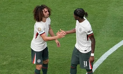 Cucurella chỉ trích quyết định rời Chelsea của Madueke trước chung kết