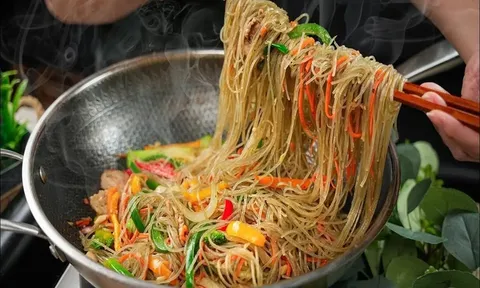 Mẹo xào miến không bị vón cục, dẻo dai nguyên sợi