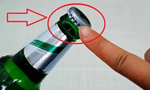 Phát hiện bất ngờ về nắp chai bia, chỉ cần nhắm đúng điểm nhỏ này là mở nắp cực dễ