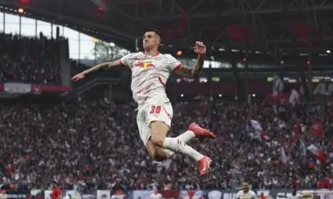 Sesko được nhiều CLB theo đuổi, vì sao vẫn chưa rời Leipzig?