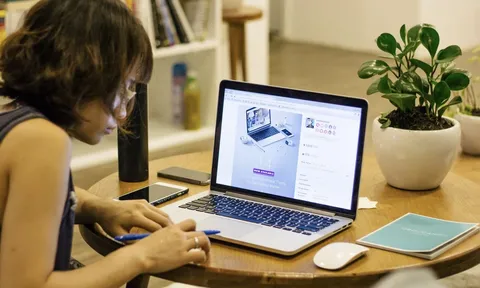 Facebook của người EQ thấp có 5 kiểu caption này, số 1 là rõ nhất