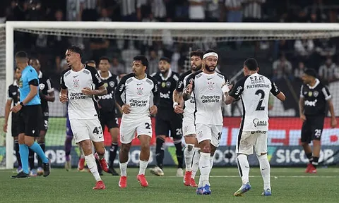 Depay tỏa sáng, "giải cứu" Corinthians ngoạn mục