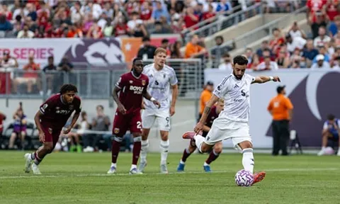 Man Utd pressing rực lửa, Bruno hạ West Ham trong trận giao hữu kịch tính