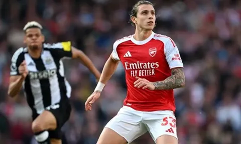 Thắng Newcastle, Arsenal đối mặt nguy cơ mất Calafiori vì chấn thương