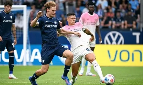 Ten Hag thắng trận đầu với Leverkusen