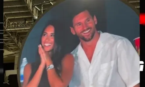 Messi và vợ "gây sốt" với màn kiss cam đêm nhạc Coldplay