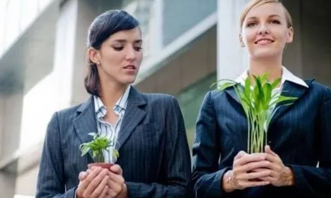 Ở tuổi 50 tôi mới hiểu: 3 kiểu bạn bè này còn độc hại hơn mẹ chồng – nàng dâu