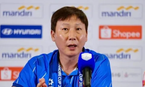 HLV Kim Sang-sik phủ nhận chiêu trò chai nước ở chung kết U23