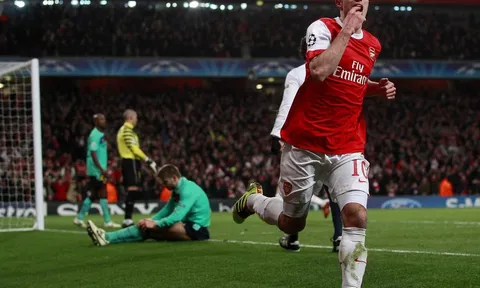 Robin Van Persie: "Tôi từng mơ ước được khoác áo Barca"