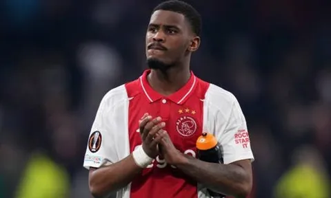 Jorrel Hato chuẩn bị tới Chelsea kiểm tra y tế